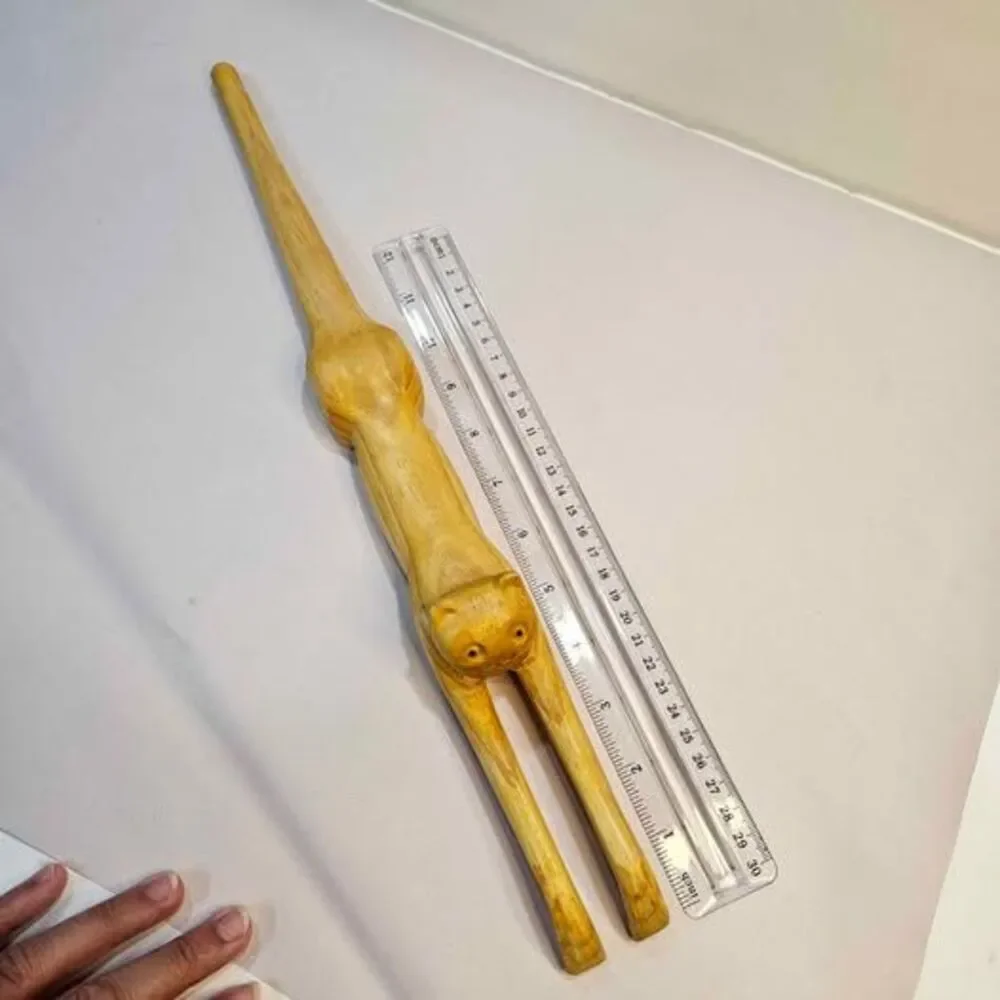 Wooden stretching cat carving back scratcher